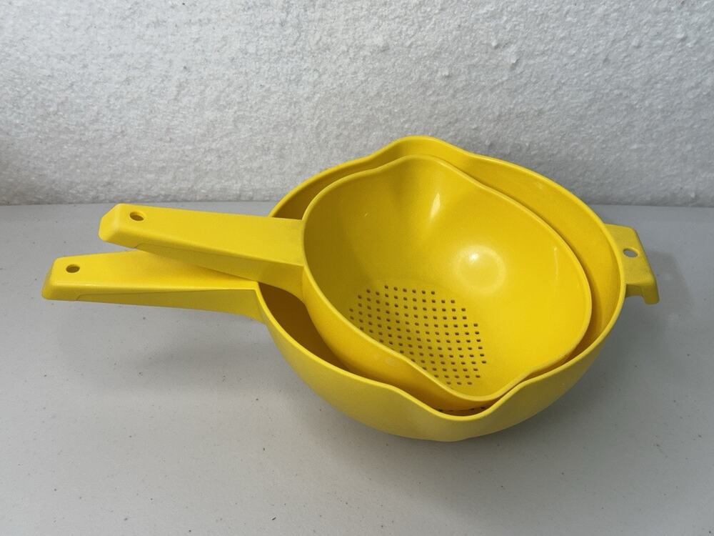 Tupperware Lemon Harvest Yellow 1 & 2 Quart Colander Strainer Set Model 1200 VTG